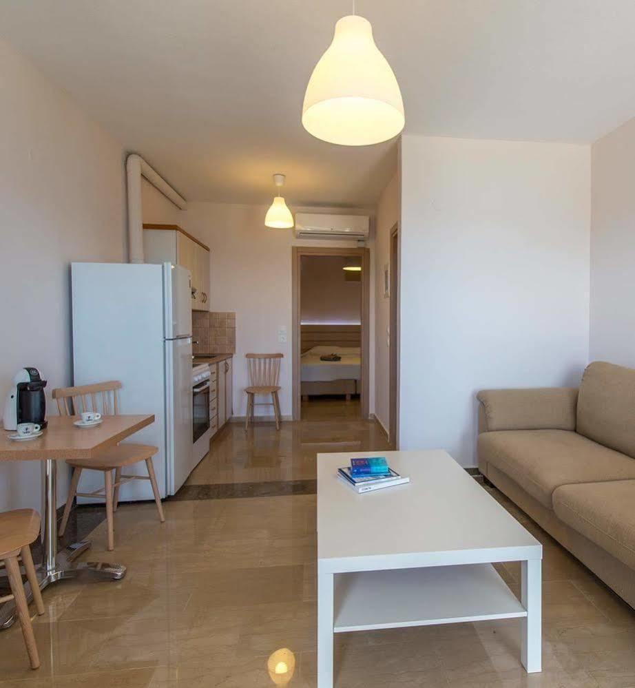 Krouzeri Beach Apartments Katávolos 外观 照片